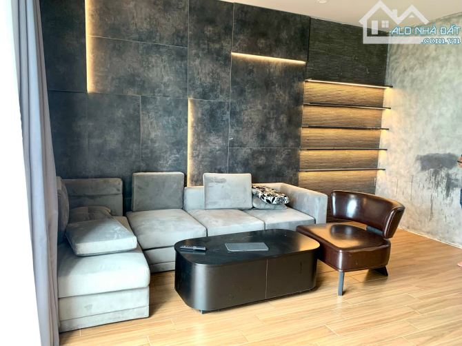 Cho thuê nhà 1 trệt 4 lầu mặt tiền đuờng bờ kè Hoàng Sa,P6 Mỹ Tho