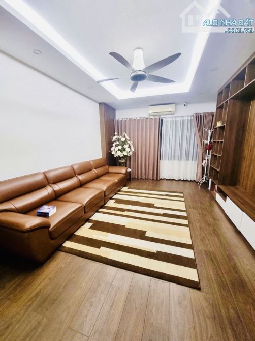 BÁN NHÀ PHÂN LÔ CHIẾN THẮNG - Ô TÔ ĐỖ NGÀY ĐÊM  - 40M² - 5 TẦNG HƠN 11TY