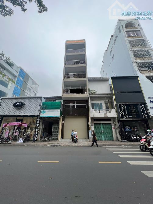Cho thuê toà nhà MT đường Nguyễn Trãi,P.3,Q.5.DT:4,75x21m,9 tầng,Giá 250tr.