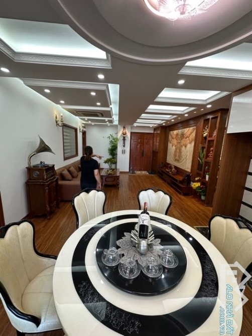 Bán gấp CCCC Nguyễn Lương Bằng, 3PN, 2WC nội thất siêu xịn, view đẹp, 130m2, chỉ 9,5 tỷ