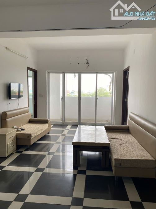 Bán căn hộ ngay Quốc Lộ 1A,sát ngay chợ Bà Hom,81m2,3PN,sổ hồng sẵn,thanh toán 700 triệu