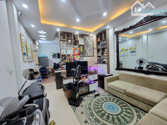 BÁN NHÀ DÂN XÂY THẠCH BÀN 40m2, 5 TẦNG, MT 4.3m, Ô TÔ VÀO, giá 5.2 tỷ