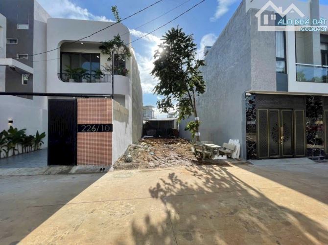 BÁN ĐẤT HẺM 226 LÊ DUẨN ( P. TÂN THÀNH). DT 6x17m. TC 40m2. TÂY BẮC. GIÁ 2,55 tỉ