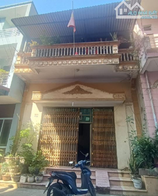 Nhà 2 tầng, 2 mặt tiền (1 mặt phố 3 ô tô tránh, 1 mặt chợ phù lỗ) kinh doanh bất chấp