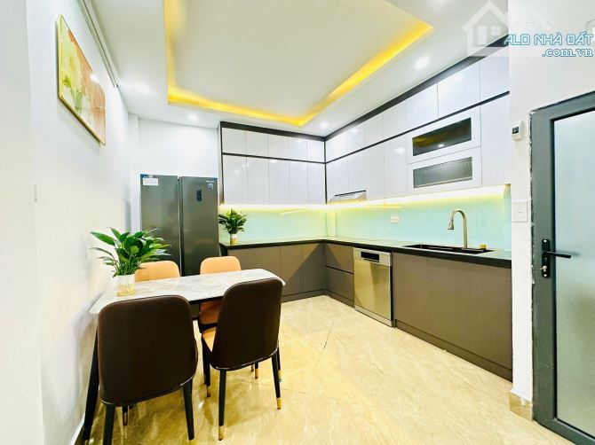 Bán nhà trong ngõ phố Đại Từ, 32m2, 5 tầng
