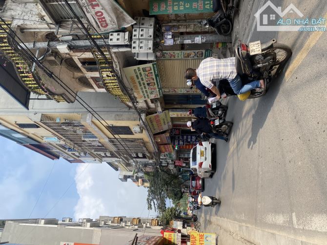 Mặt phố Trần Điền, vỉa hè đá bóng, kinh doanh