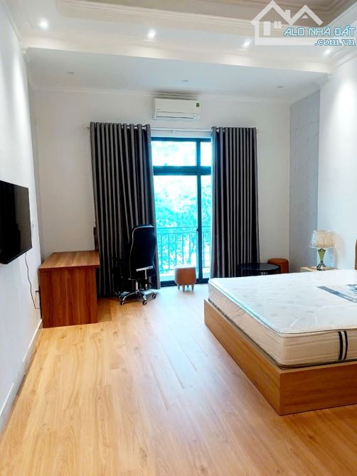 Bán nhanh nhà Nam Đồng Đống Đa 210m2*5T ô tô tránh vỉa hè kinh doanh chỉ 360tr/m2.