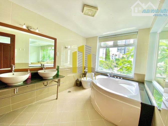 Cho Thuê Biệt Thự Hồ Bơi Khu Thảo Điền - Hầm 3 Lầu 400m2 - 10