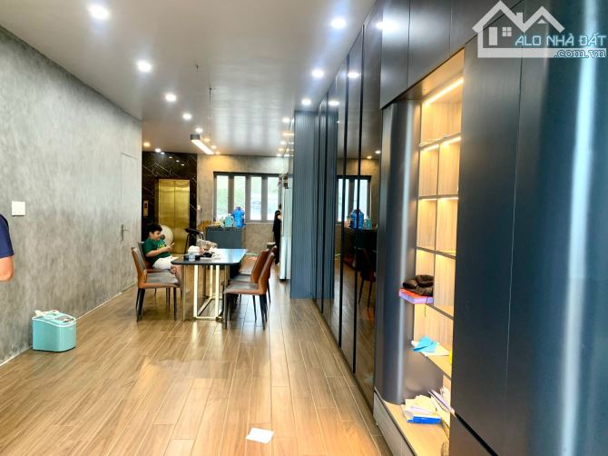 Cho thuê nhà 1 trệt 4 lầu mặt tiền đuờng bờ kè Hoàng Sa,P6 Mỹ Tho - 1