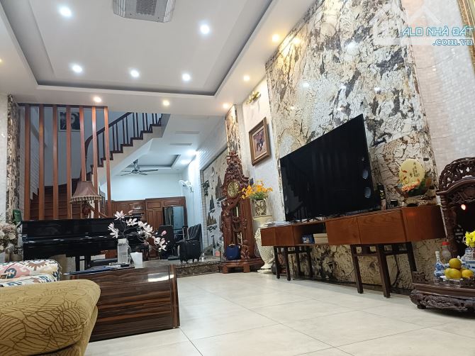 Gia đình chủ chuyển chỗ ở mới. Bán nhà 210 Lê Trọng Tấn, Thanh Xuân. DT: 88m. Giá: 27.9 tỷ - 1