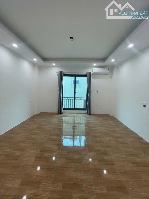 THỊNH LIỆT HOÀNG MAI NHÀ MỚI 5 TẦNG - Ô TÔ TRÁNH - SỔ VUÔNG - FULL CÔNG NĂNG - 6,2 TỶ. - 1