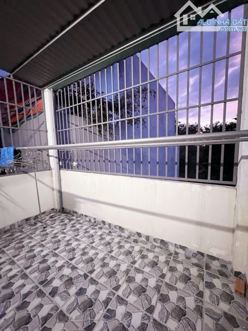 BÁN NHÀ 1 TRỆT 2 LẦU P.HÓA AN ĐÃ HOÀN CÔNG CỔNG SAU CTY PONCHEN,DT 4X16=64M2,SỔ RIÊNG,4PN, - 1
