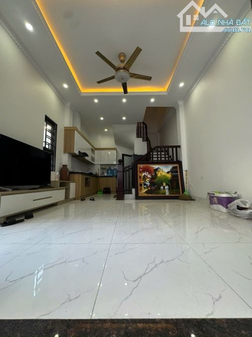 Bán Nhà Đẹp Ngọc Lâm - Ngõ Thông - Lô Góc - Ô Tô Vào Nhà - Mặt Tiền 5m - 5 Tầng - Chỉ - 1