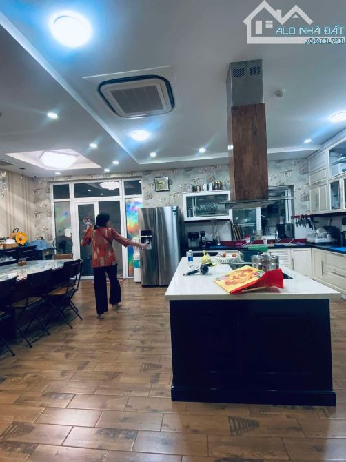 Bán Biệt Thự 6 Tầng, Đường Nguyễn Kiệm, Phú Nhuận, DT 8 x 30m, Giá 58.9 Tỷ - 1