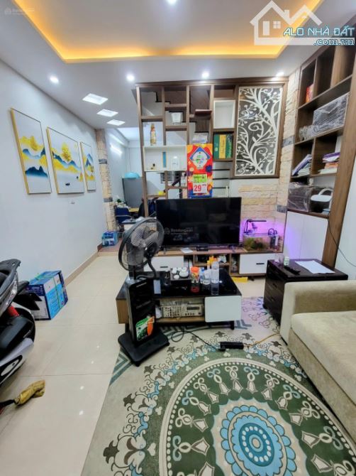 BÁN NHÀ DÂN XÂY THẠCH BÀN 40m2, 5 TẦNG, MT 4.3m, Ô TÔ VÀO, giá 5.2 tỷ - 1
