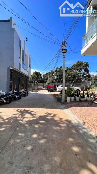 BÁN ĐẤT HẺM 226 LÊ DUẨN ( P. TÂN THÀNH). DT 6x17m. TC 40m2. TÂY BẮC. GIÁ 2,55 tỉ - 1