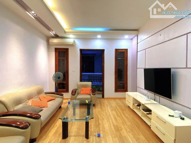 Nhà đệp ở ngay Nguyễn Chí Thanh Đống Đa. Sổ A4 63m, 5 tầng 4 ngủ MT4m5 Giá 16 tỷ - 1