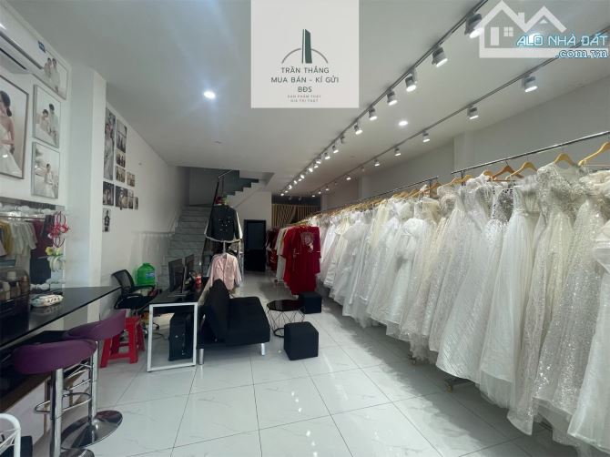 Vì nhu cầu mở rộng kinh doanh chủ cần nhượng lại mặt bằng đường 30/4 T.T Ngãi Giao - 2