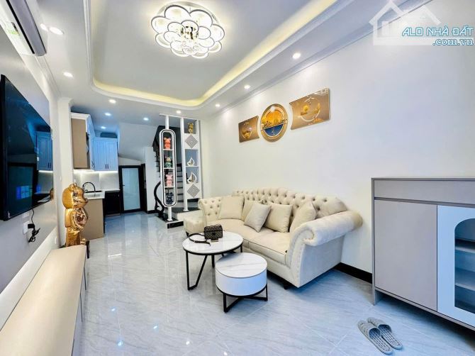 Siêu phẩm Hoàng Mai - Ô tô đỗ cửa - Xây mới kính koong - Full nội thất nhập khẩu - 2