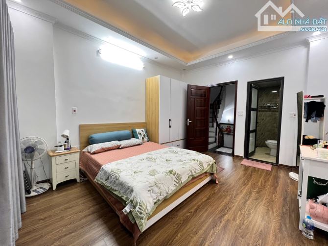 Bán nhà  Phố Chùa Bộc, Trung Liệt, Quận Đống Đa. Sổ A4.  DT: 54,7m, 5 tầng. Giá: 24.5 tỷ - 2