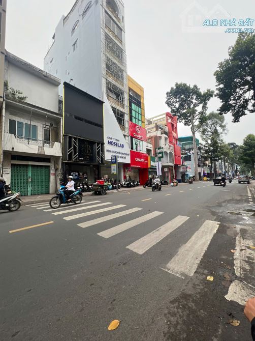 Cho thuê toà nhà MT đường Nguyễn Trãi,P.3,Q.5.DT:4,75x21m,9 tầng,Giá 250tr. - 2