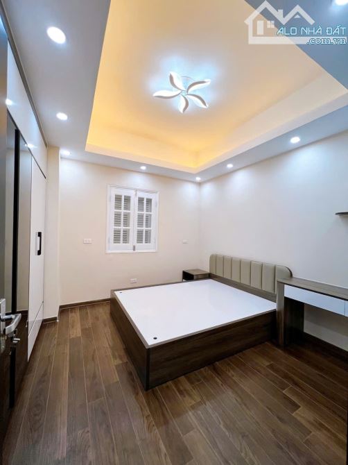 Bán CHCC Tòa Golden Palace Mễ Trì, Nam Từ Liêm. Gần Lê Quang Đạo.  DT: 120m2. Giá: 8,75 Tỷ