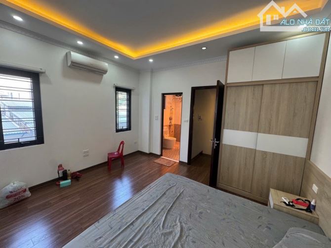 Bán Nhà Đẹp Ngọc Lâm - Ngõ Thông - Lô Góc - Ô Tô Vào Nhà - Mặt Tiền 5m - 5 Tầng - Chỉ - 2