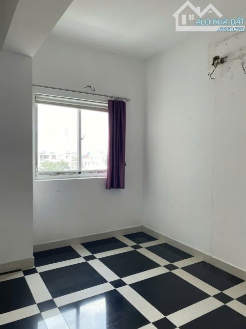 Bán căn hộ ngay Quốc Lộ 1A,sát ngay chợ Bà Hom,81m2,3PN,sổ hồng sẵn,thanh toán 700 triệu - 2