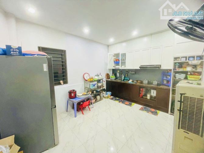 THẠCH BÀN LONG BIÊN. 
NHÀ DÂN XÂY 45 M², 4 TẦNG, MT 4,5 M, 6 T.Ỷ (TL). NGÕ Ô TÔ THÔNG - - 3
