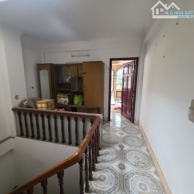 Bán nhà phân lô phố Chùa Láng - Đống Đa - 50m2 - Oto tránh, đỗ - Kinh doanh - 19.5 tỷ. - 3