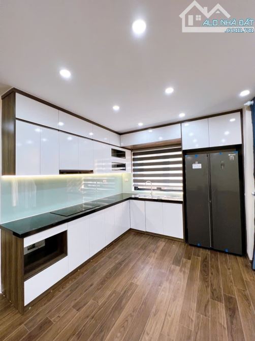 Bán CHCC Tòa Golden Palace Mễ Trì, Nam Từ Liêm. Gần Lê Quang Đạo.  DT: 120m2. Giá: 8,75 Tỷ - 1