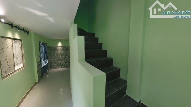 NHÀ 2 TẦNG, MẶT TIỀN RỘNG 10m, CÁCH 1 CĂN MẶT TIỀN KINH DOANH ĐƯỜNG BẾN VÂN ĐỒN Q.4. GIÁ 3 - 4