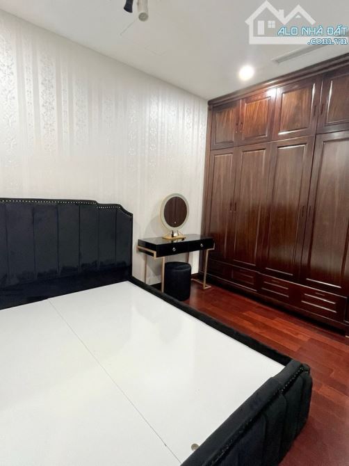 Bán gấp CCCC Royal City, 120m2, 2 ngủ, phòng khách siêu rộng, nội thất đẳng cấp, 10,3 tỷ - 4