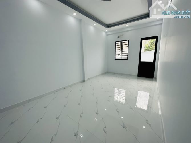 Bán Gấp Giá Rẻ nhà đường chiến lược P.BTĐ Bình Tân DT Khủng 6.5mx12m 2 Tầng chỉ 4.4 Tỷ - 5