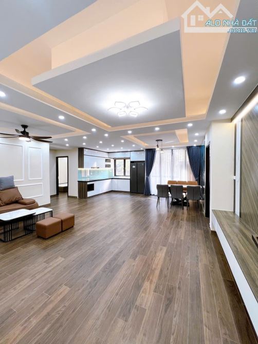 Bán CHCC Tòa Golden Palace Mễ Trì, Nam Từ Liêm. Gần Lê Quang Đạo.  DT: 120m2. Giá: 8,75 Tỷ - 2