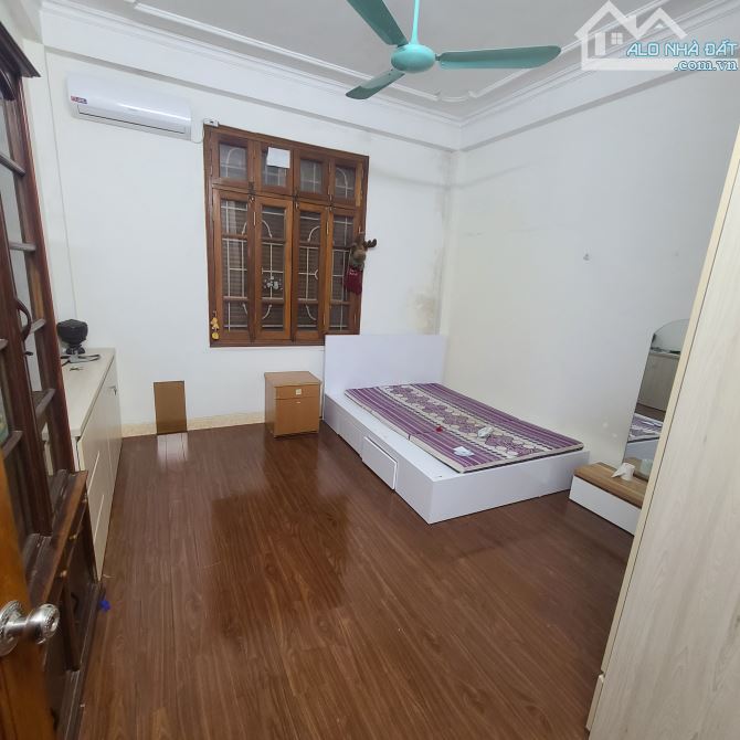 Bán nhà phân lô phố Chùa Láng - Đống Đa - 50m2 - Oto tránh, đỗ - Kinh doanh - 19.5 tỷ. - 5