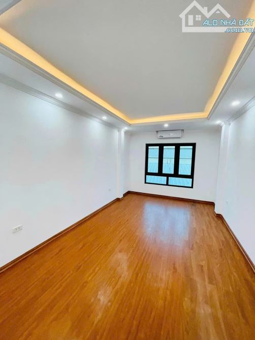 MẶT ĐƯỜNG  ĐẠI THÀNH 3TY HƠN CÓ NGAY NHÀ 45M2X4 TẦNG ,CHỢ,TRƯỜNG HỌC ỦY BAN CHỈ CÁCH 300M - 5