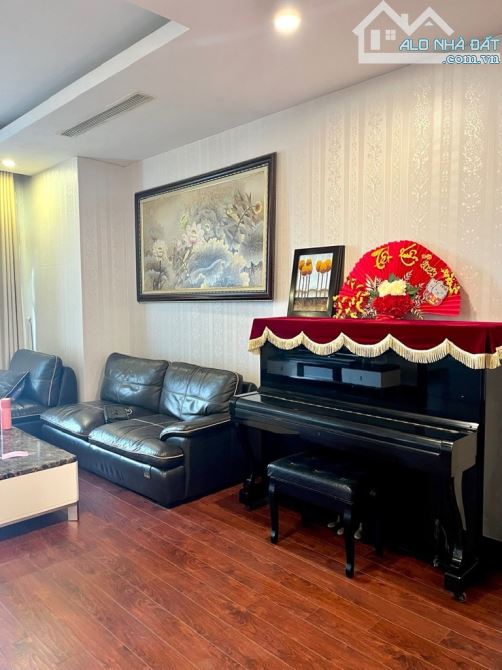Bán gấp CCCC Royal City, 120m2, 2 ngủ, phòng khách siêu rộng, nội thất đẳng cấp, 10,3 tỷ - 5