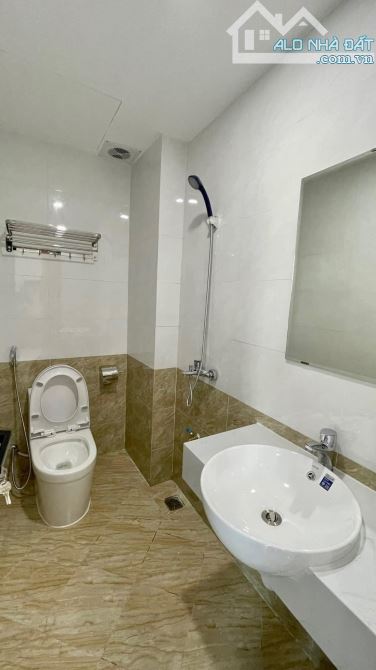 BÁN NHÀ PHỐ NGỌC LÂM LONG BIÊN 12 TỶ 65M 6 TẦNG MT 5.8M Ô TÔ DÒNG TIỀN 40TRIỆU /1 T - 6