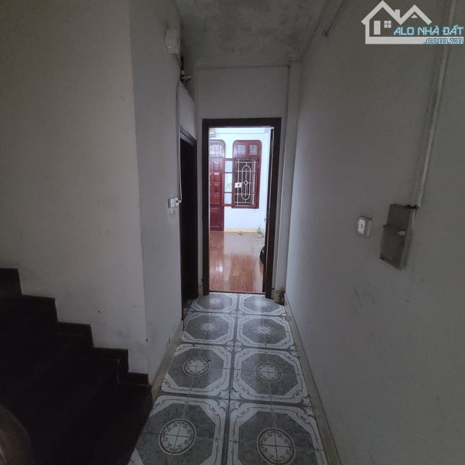 Bán nhà phân lô phố Chùa Láng - Đống Đa - 50m2 - Oto tránh, đỗ - Kinh doanh - 19.5 tỷ. - 6