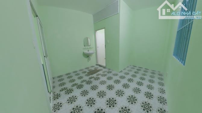 NHÀ 2 TẦNG, MẶT TIỀN RỘNG 10m, CÁCH 1 CĂN MẶT TIỀN KINH DOANH ĐƯỜNG BẾN VÂN ĐỒN Q.4. GIÁ 3 - 6
