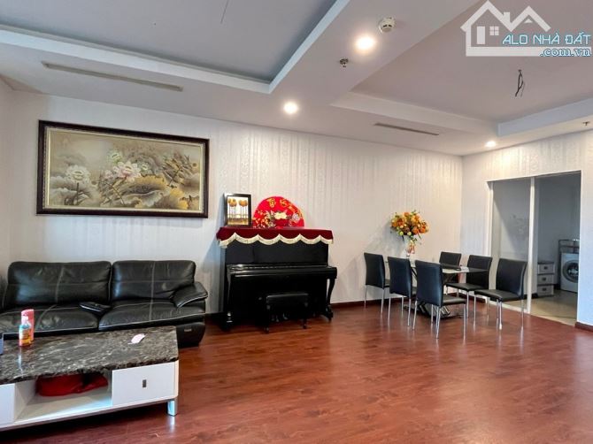 Bán gấp CCCC Royal City, 120m2, 2 ngủ, phòng khách siêu rộng, nội thất đẳng cấp, 10,3 tỷ - 6