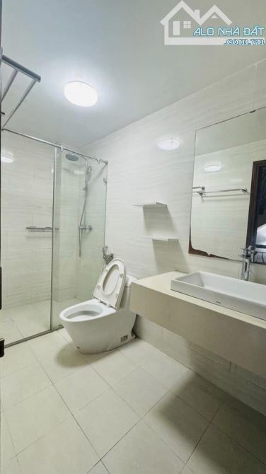 Nhà đệp ở ngay Nguyễn Chí Thanh Đống Đa. Sổ A4 63m, 5 tầng 4 ngủ MT4m5 Giá 16 tỷ - 7