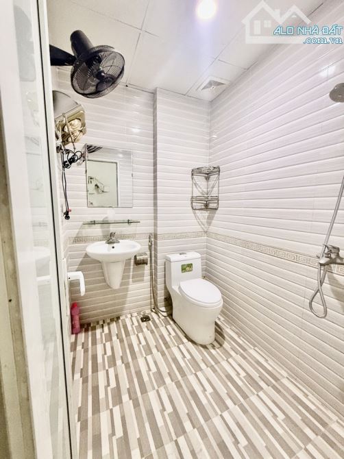 Bán nhà đẹp gần phố, 2 mặt thoáng 6 tầng phố Tương Mai, Hai Bà Trưng