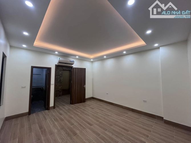 Nhà đệp ở ngay Cầu Giấy. Sổ A4 40m, 6 tầng 4 ngủ MT4m3 Giá 10.9 tỷ - 8