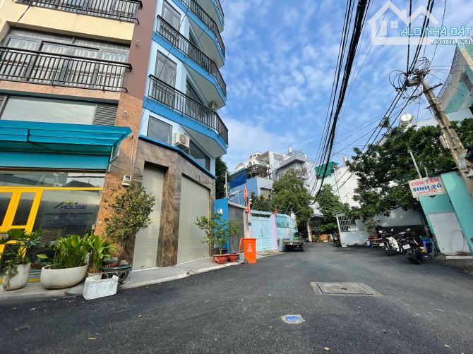 Bán tòa nhà CHDV Nguyễn Khuyến,16m x 18m,có 26 phòng thu nhập 110tr/th chỉ 23,5 tỷ