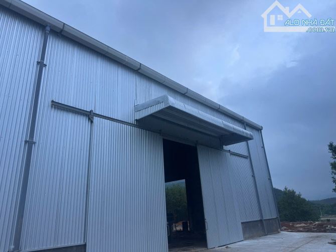 Cho thuê Kho - Xưởng diện tích 800m2 tổng diện tích đất 2000m2 , đường xe Cont