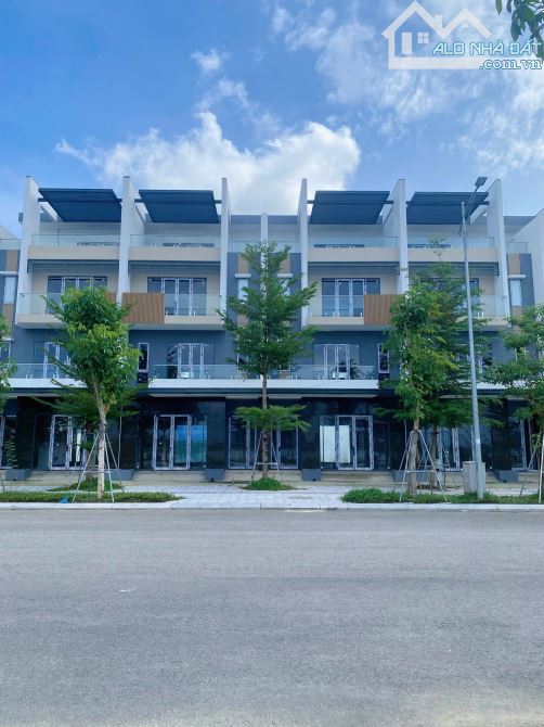 SHOPHOUSE MẶT TIỀN ĐƯỜNG HOÀNG QUỐC VIỆT SIÊU VIP