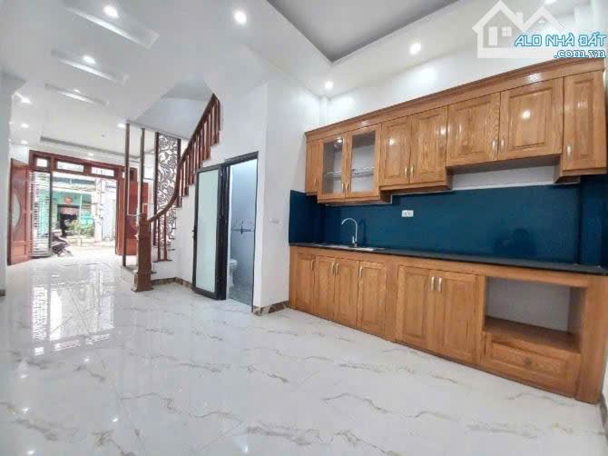 Bán nhà Trần Hưng Đạo dT: 37/42m2 x 4 tầng mặt tiền 3m giá 6. tỷ