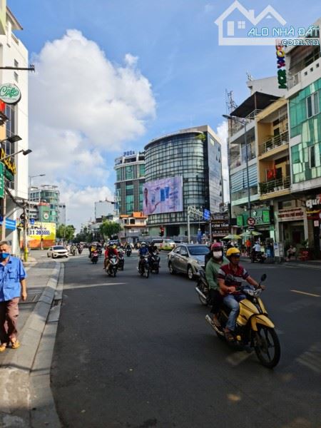 Cho thuê góc 2 mặt tiền ngay Nguyễn Văn Trỗi, PN, DT 100m2 - 3 tầng - 30.5 triệu/th